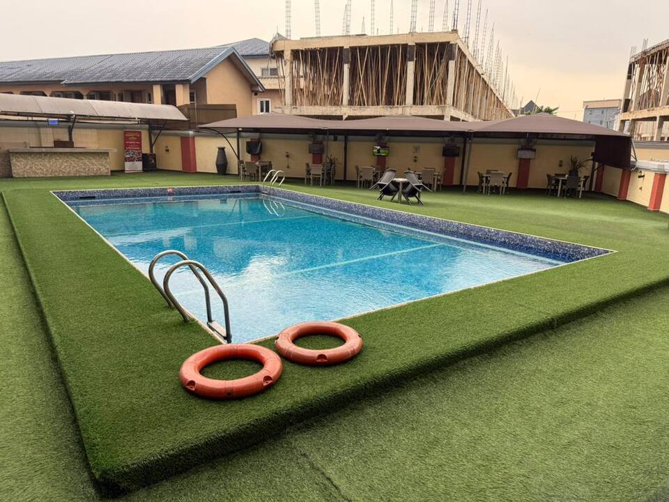 THE EDGE HOTEL