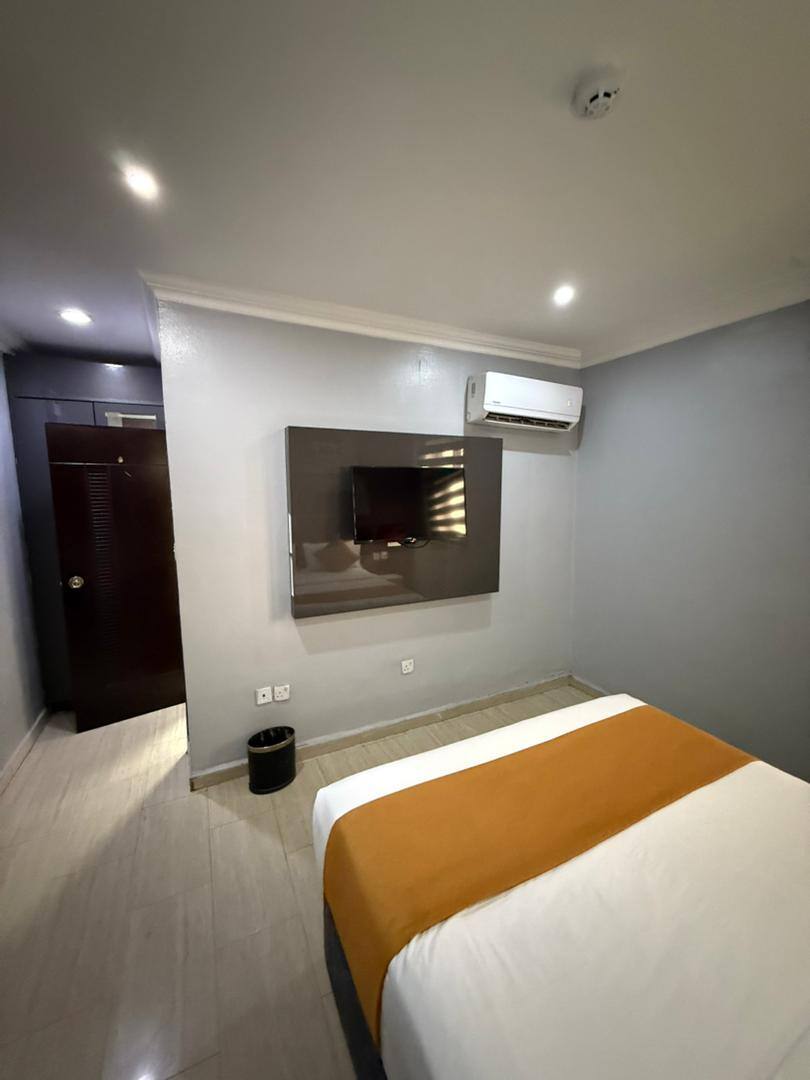THE EDGE HOTEL