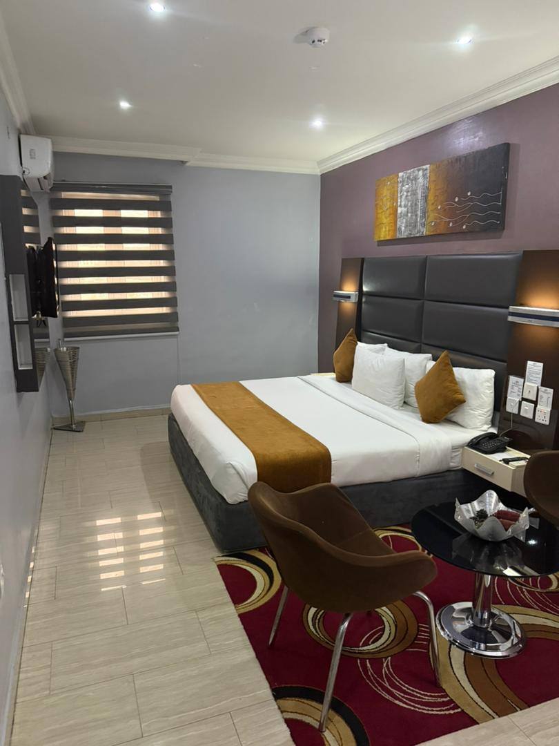 THE EDGE HOTEL