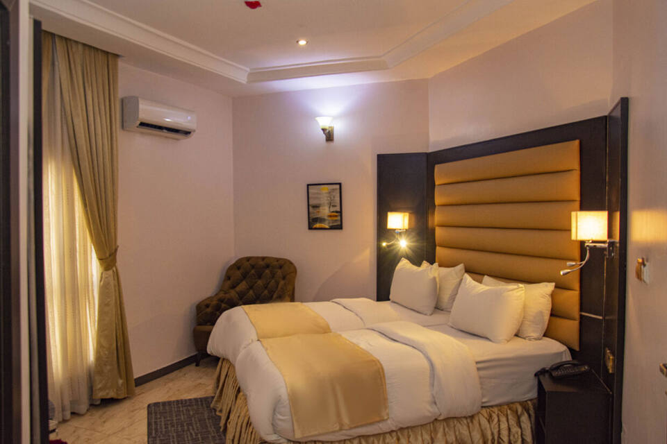 SPARKLN HOTEL
