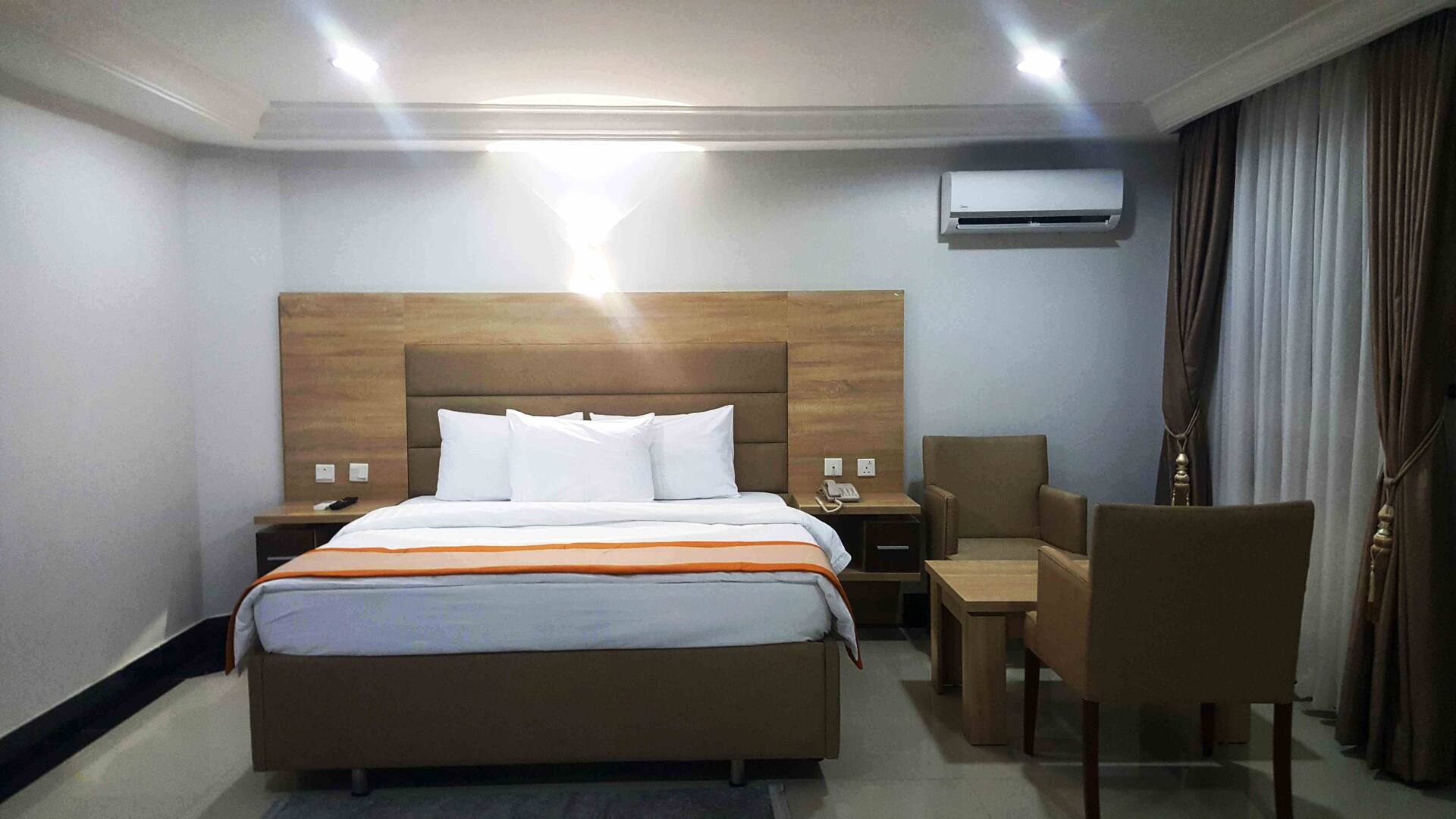 AMBASSADORIAL SUITE